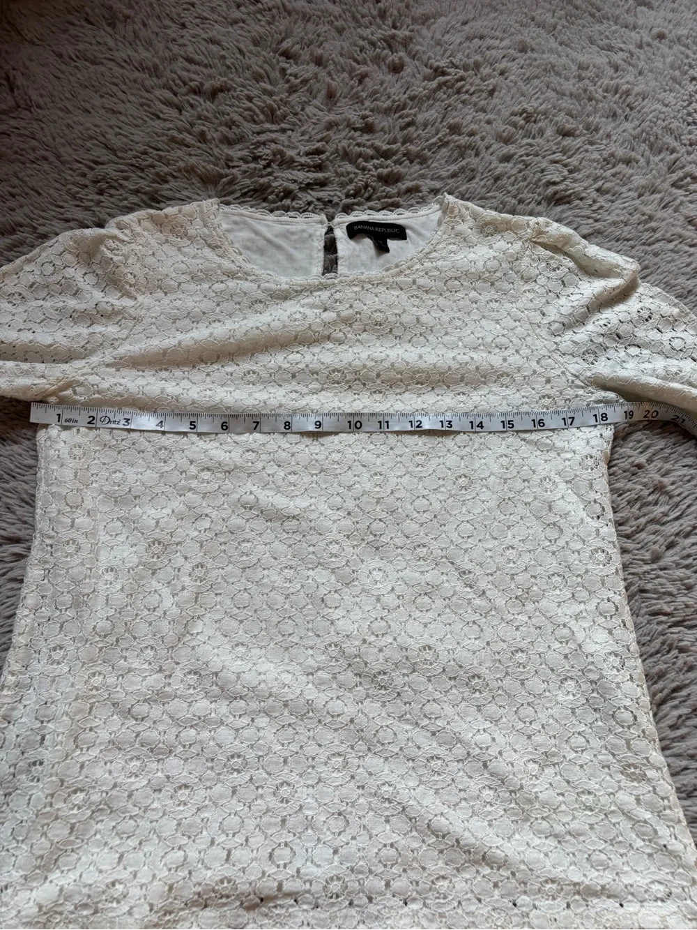 Banana Republic Off white lace Blouse with Bell Sleeve size Medium